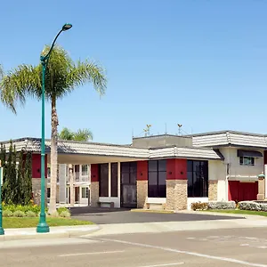 2* Motel Days & By Wyndham At Disneyland Park