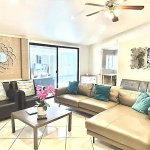 Holiday home Disneyland Dream 5 Bedroom 3 Bath Theater Games Pool Table, Anaheim